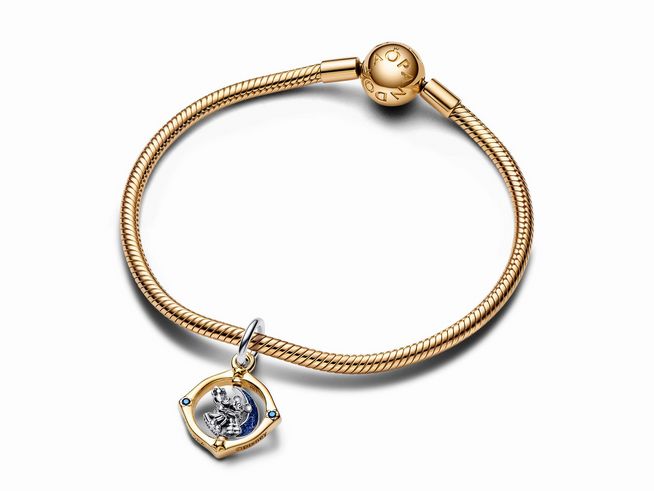 Bicolor Charm-Anhänger von Pandora mit Micky Maus und Minnie Maus, drehendem Mondmotiv, gefertigt aus Sterling Silber und vergoldetem Edelstahl, passt perfekt zu Armbändern.