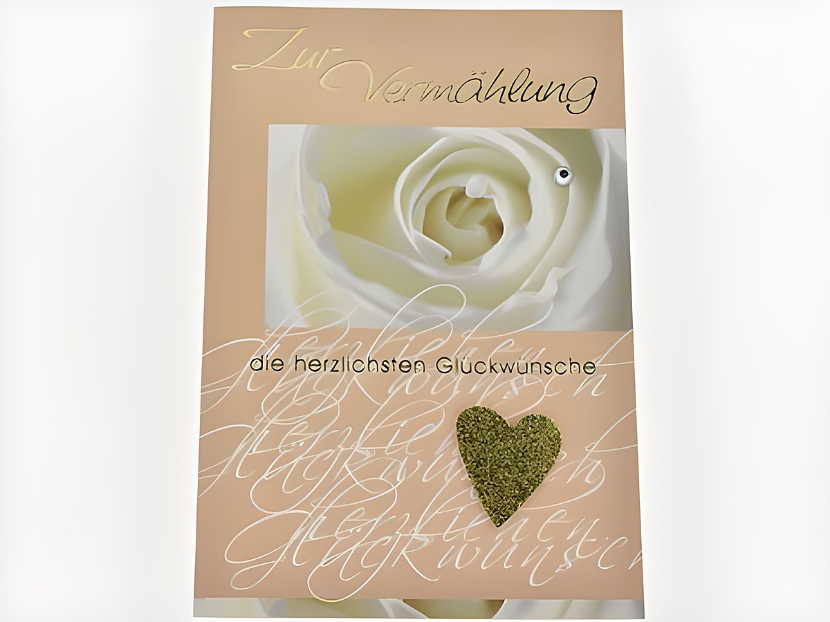 Hochzeitskarte mit einer weißen Rosenblüte und einem goldenen Herz. Hersteller: Juwelier Harnisch. Ideal für herzliche Glückwünsche zur Vermählung.