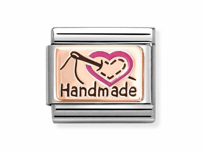 Handmade Emaille in Roségold mit einer Nadel und Herzmotiv, verziert mit der Aufschrift Handmade, umgeben von einem silbernen Rahmen, Hersteller: Nomination.