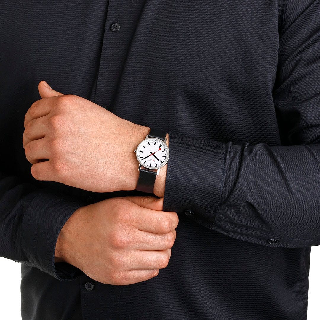 Mondaine Uhr Classic - A660.30314.11SBBV - 36 mm - Ziffernblatt Weiss – Ansicht 2