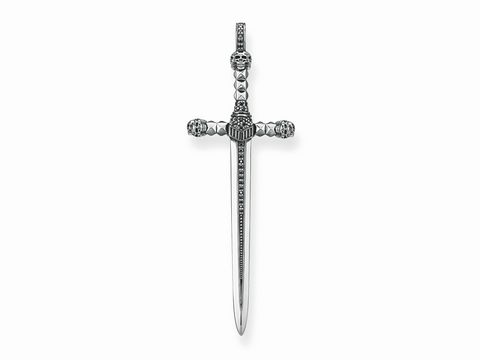 Anhängender Anhänger von Thomas Sabo in Silber mit schwarzer Oberfläche, designet als stilisierte Klinge mit dekorativen Skulls und filigranen Details, ideal für individuelle Schmuckkreationen.