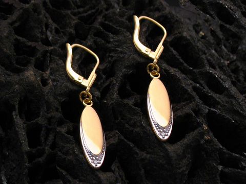 Ohrringe aus Gold in bicolor-Optik mit einem Diamanten von 0,01 ct W/Si, Hersteller Juwelier Harnisch, stilvolle Ohrhänger mit elegantem Stein.