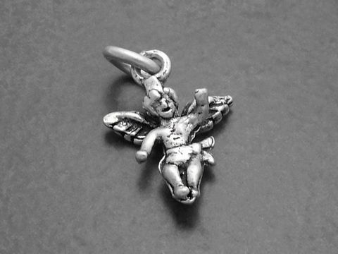 Engel klein süß 925 Sterling Silber Anhänger mit detaillierten Flügeln und einem lächelnden Gesicht, perfekt als Schmuckstück oder Geschenk. Hersteller Juwelier Harnisch.