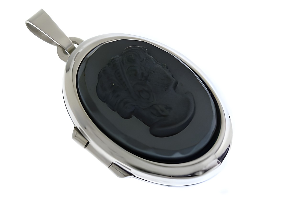 Dame Medaillon mit Cabochon aus Sterling Silber rhodiniert, präsentiert ein kunstvolles, profiliertes Relief auf schwarzem Untergrund, ideal für eleganten Schmuck.