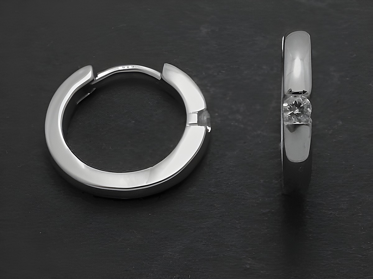 Silber Ohrringe Creolen rhodiniert in schlicht elegantem Design mit Zirkonia, Durchmesser 1,5 cm, Hersteller Juwelier Harnisch, bis 15 mm.