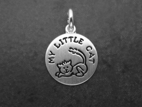 Silber Anhänger My little Cat aus 925 Sterling Silber mit einer niedlichen Katze und dem Schriftzug My little Cat, Hersteller Juwelier Harnisch, ideal als Glücksbringer.