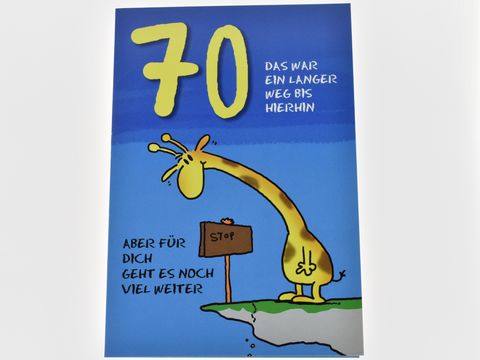 Geburtstagskarte mit einer Giraffe an einer Klippe, die an einem Schild mit der Aufschrift "STOP" steht. Die Karte ist in bunten Farben gestaltet und feiert den 70. Geburtstag.