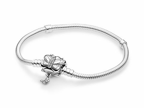 Schmetterlingsarmband aus Silber von Pandora, verziert mit Zirkonia, Länge 23 cm, elegantes Design mit feinen Details und charmantem Schmetterling-Charm.