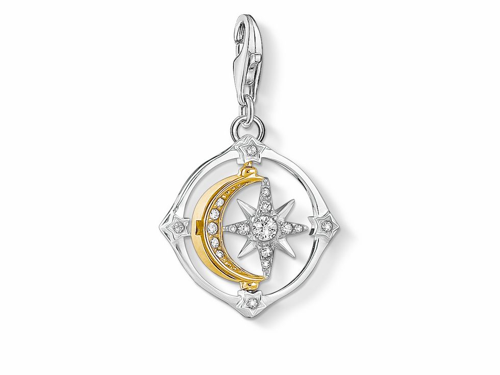 Charm-Anhänger in Sterling Silber und vergoldetem Gelbgold, gestaltet als Mond und Sternen-Kompass, verziert mit mehrfarbigen Zirkonia, von Thomas Sabo.