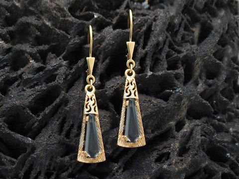 Elegante Gold 585 Ohrhänger mit einem synthetischen Turmalin im facettierten Design, hergestellt von Juwelier Harnisch. Ideal für stilvolle Akzente.