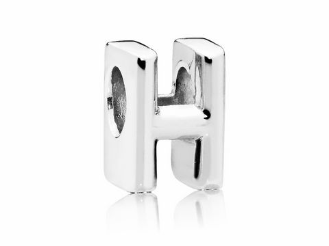 Pandora 797462 Charm aus 925 Sterling Silber in Form des Buchstaben H, glänzend und modern gestaltet, ideal für persönliche Armbänder oder als Geschenk.