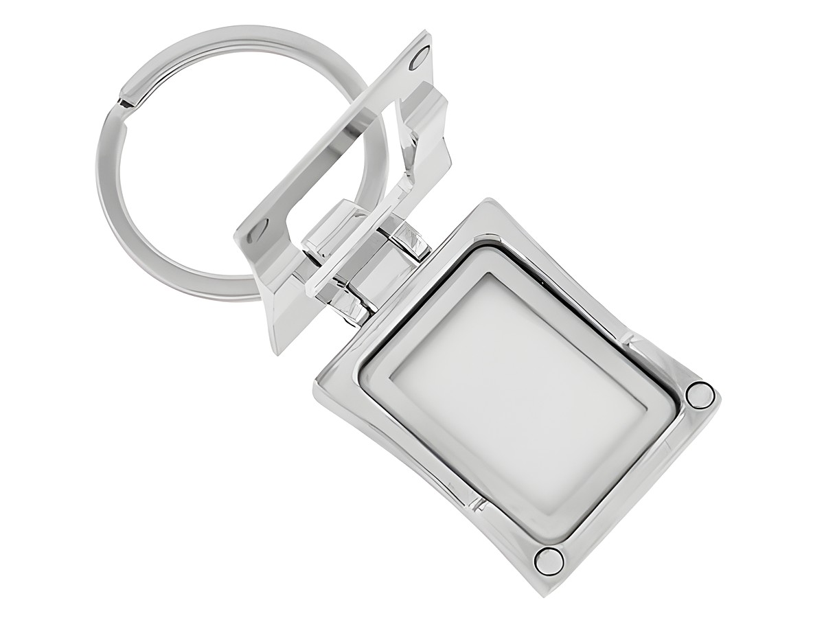 Rechteckiger Schlüsselanhänger aus Edelstahl mit klappbarem Medaillon, ideal für Gravuren, Maße 8 cm, Hersteller Juwelier Harnisch. – Ansicht 2