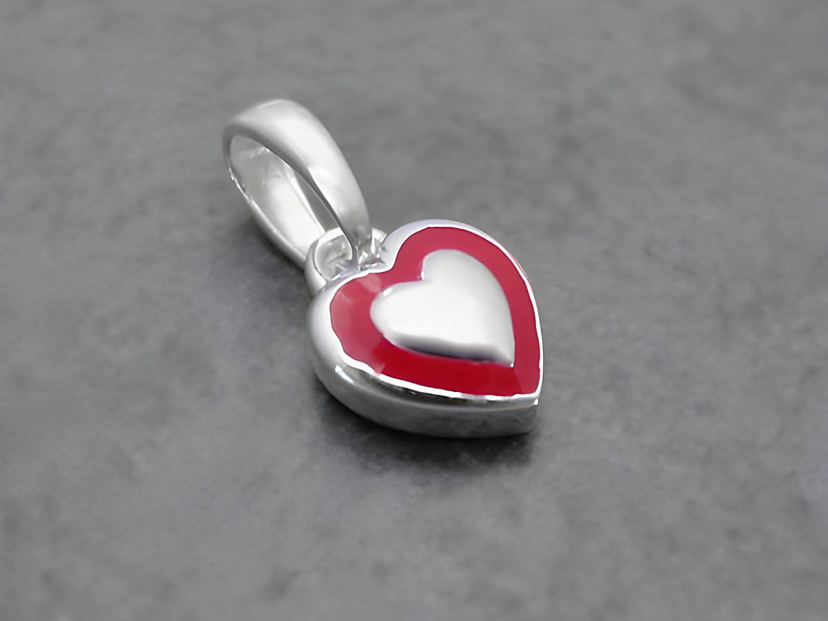 Anhänger Herz aus sterling Silber mit rotem Lack, ideal zum Verlieben, Hersteller: Juwelier Harnisch, flaches Design.