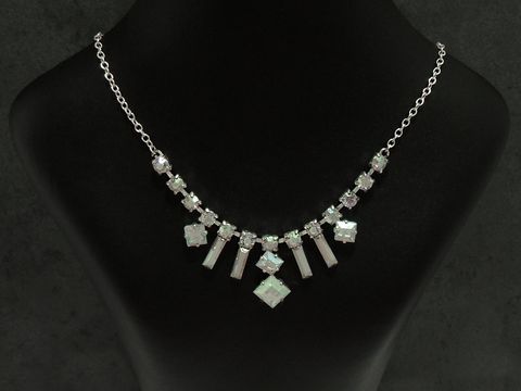 Strass Collier Kette aus Sterling Silber in zeitlos buntem Schimmer von 38-45 cm, gefertigt von Juwelier Harnisch, elegant mit verschiedenen facettierten Strasssteinen.