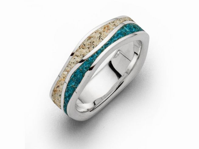 Der DUR Strandring Wellen R5105.60 aus Sterling Silber in Größe 60 zeigt ein elegantes Design mit einer Kombination aus sandfarbenem und türkisfarbenem Element.