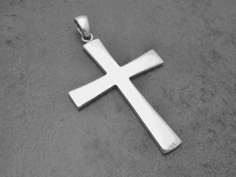Anhänger Kreuz aus Silber, religiös, Hersteller Juwelier Harnisch, schlichtes Design mit Muster, ideal für persönliche oder spirituelle Zwecke, perfekt als Schmuckstück für den Alltag.