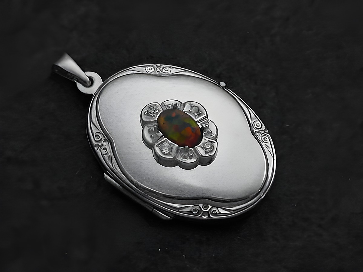 Medaillon aus Weißgold 585 mit einem bunten Opal Cabochon, umgeben von kleinen glänzenden Steinen, filigran gestaltet und elegant im Design, ideal als Schmuckstück oder Geschenk.