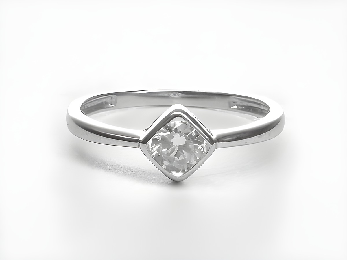 Silber Ring in quadratischem Design aus Sterling Silber, modisch gestaltet mit Zirkonia, Größe 58, Hersteller Juwelier Harnisch, bis Größe 58 und 18,4.
