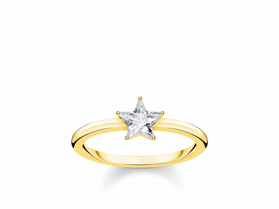 Ring von Thomas Sabo in Sterling Silber mit vergoldeter Gelbgold-Oberfläche, verziert mit einem weißen Zirkonia-Sternanhänger, Größe 48.