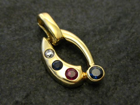 Gold Anhänger mit Brilliant, Saphir und Rubin aus Gold 585, hergestellt von Juwelier Harnisch, ausgefallenes Design mit wertvollen Edelsteinen in lebendigen Farben.