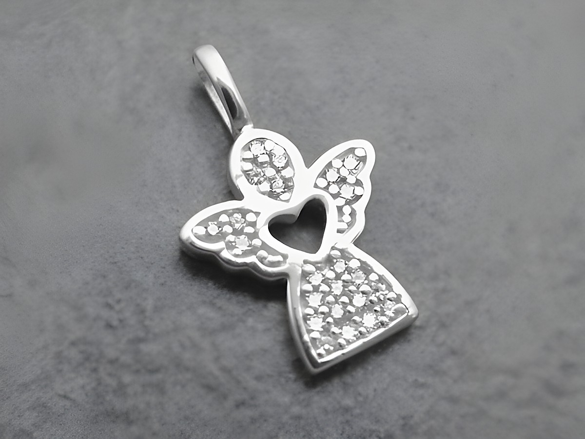 Silber Anhänger Engel mit Herz Zirkonia weiss reizend von Juwelier Harnisch, filigrane Gestaltung mit glitzernden Steinen, ideal als Schmuckstück für besondere Anlässe.