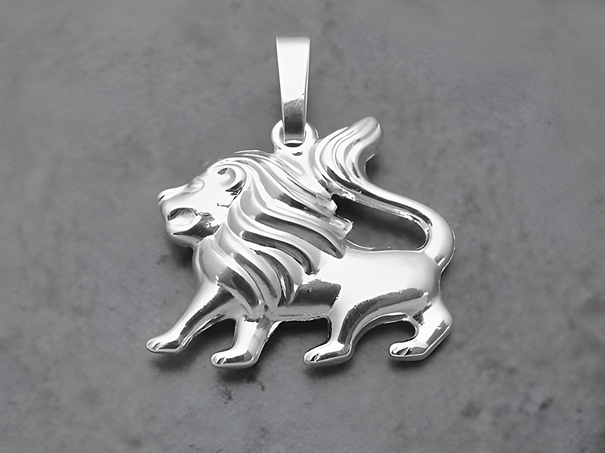 Anhänger Sternzeichen Löwe aus rhodiniertem Sterling Silber, plastisch gestaltet, mit detaillierter Lionenfigur, ideal für Schmuckliebhaber und Zwillinge. Hersteller Juwelier Harnisch.