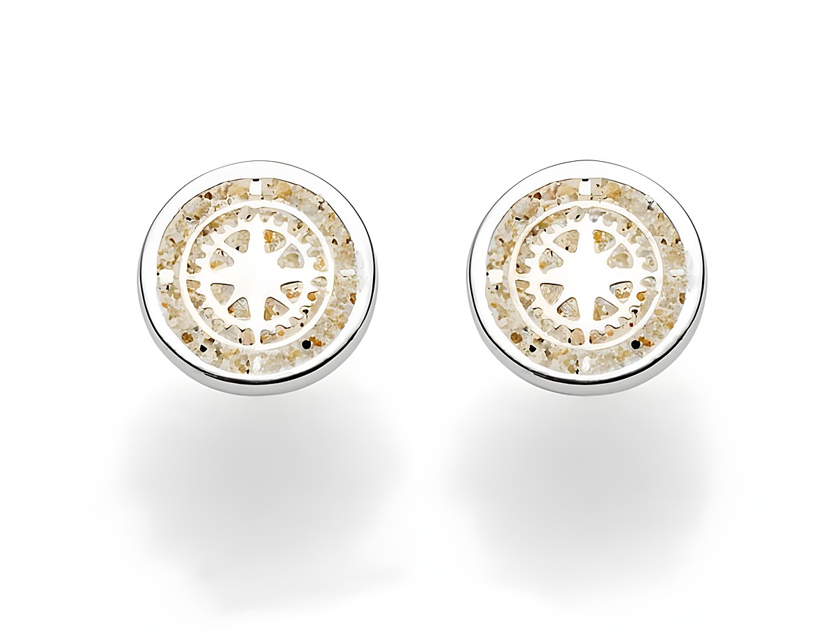DUR Ohrringe Kompass O5039 aus Sterling Silber mit rundem Design, detaillierte Kompassrose in der Mitte, umgeben von einem klaren, glänzenden Rand. Ideal für stilvolle Akzente.