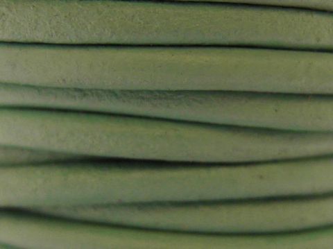 Lederband in mintgrün mit einer Länge von 20 cm und einer Stärke von 3 mm, verziert mit einem Silber Bajonett, Hersteller Juwelier Harnisch, ideal für Schmuckgestaltung.