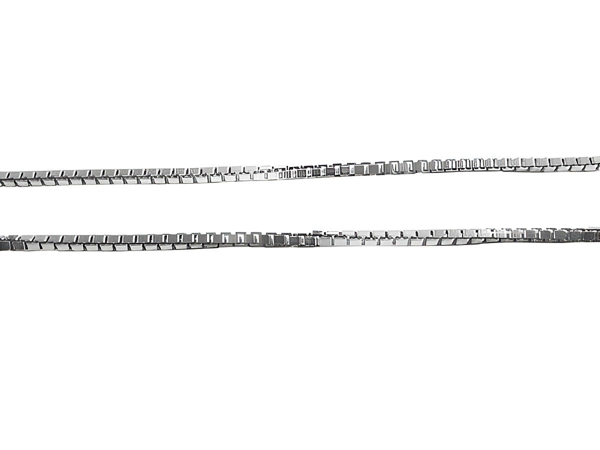 Silber Kette Venezianer Venetia Länge 40 cm 1,6mm vom Hersteller Juwelier Harnisch bis 1,9mm, zeigt eine elegante Kette mit glattem, glänzendem Finish, ideal für jedes Outfit.