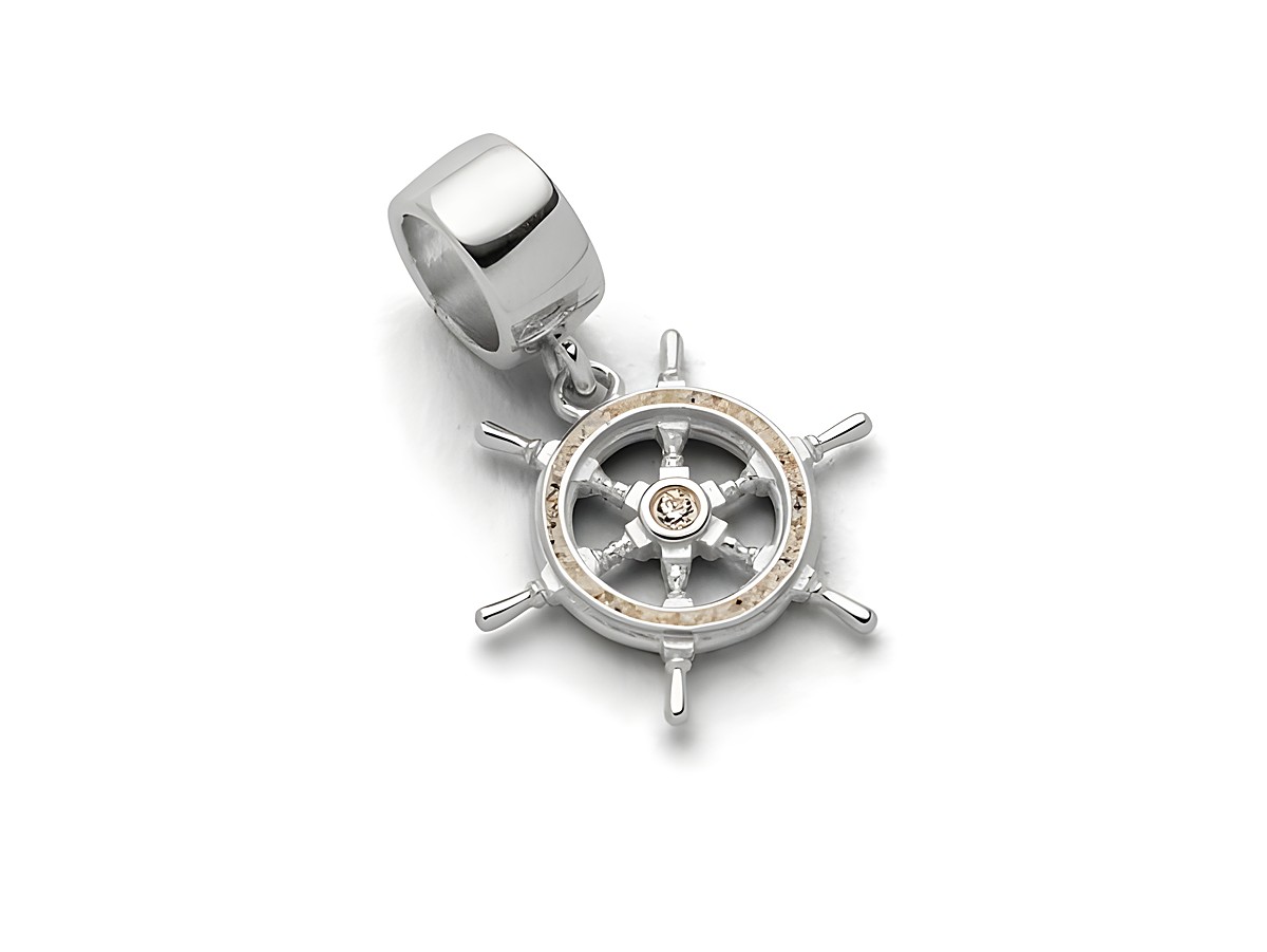 Sterling Silber Charm in Form eines Steuerrads mit Strandsand und Zirkonia, gefertigt von DUR, ideal für individuelle Schmuckdesigns.