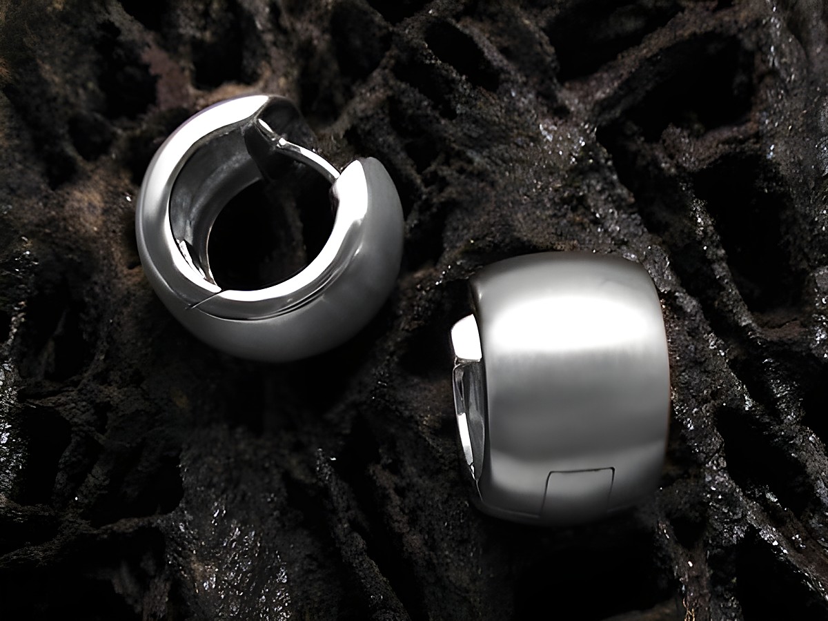 Creolen aus 925 Sterling Silber mit einem Durchmesser von 15 mm, elegant und zeitlos im Design, ideal für jeden Anlass, hergestellt von Juwelier Harnisch.