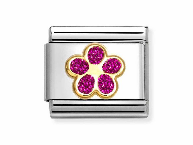 Ein emailliertes Armbandglied mit einer magentafarbenen Blume aus Glitzersteinen, umrandet von einem gelbgoldenen Rahmen, als Teil der Kollektion von Nomination aus Edelstahl.
