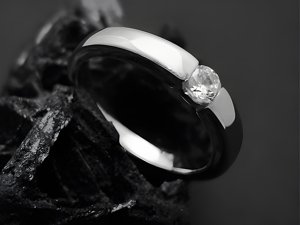 Silberring Spannring 3,8 mm mit weißem Zirkonia aus rhodiniertem Sterling Silber in Größe 60 von Juwelier Harnisch, elegant und zeitlos gestaltet.