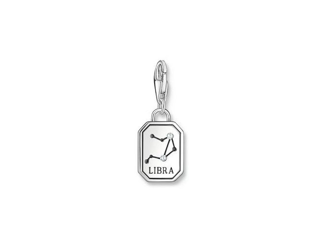 Charm-Anhänger von Thomas Sabo aus geschwärztem Silber mit Zirkonia, zeigt das Sternzeichen Waage, stilvolle Gravur und ansprechendes Design. Ideal für Schmuckliebhaber.
