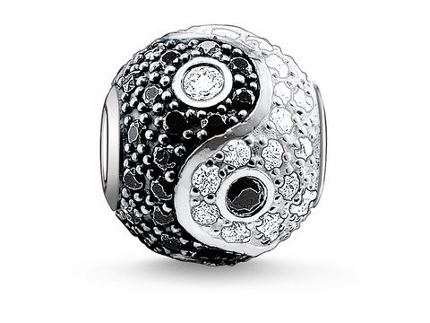 41605119-0 Yin-Yang-Pavé Bead aus Silber mit schwarzem und weißen Zirkonia, funkelt durch feine Detailarbeit und symbolisiert Harmonie und Balance im Design von Thomas Sabo.
