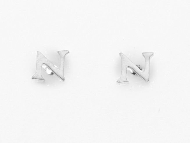 Ohrringe Ohrstecker mit dem Buchstaben N aus Silber 925 mit Initialien, Hersteller Juwelier Harnisch. Elegantes Design für persönlichen Stil.