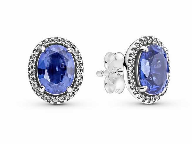 Funkelnder Statement Halo Ohrring von Pandora aus Sterling Silber mit ovalen blauen Kristallen, umrahmt von kleinen, klaren Kristallen, elegantes Design für besondere Anlässe.