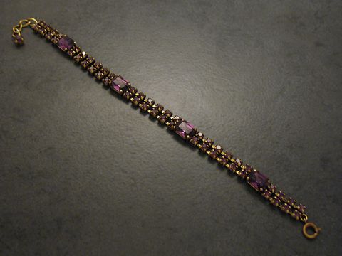 Strass Armband in lila, 19-22 cm, goldfarben, traumhaft von Juwelier Harnisch, ideal für jeden Anlass. Elegantes Design mit funkelnden Strasssteinen.