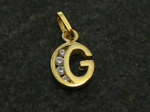 Goldanhänger in Form des Buchstabens G mit Zirkonia, Hersteller Juwelier Harnisch, elegantes und funkelndes Design, perfekt als persönliches Schmuckstück oder Geschenk.