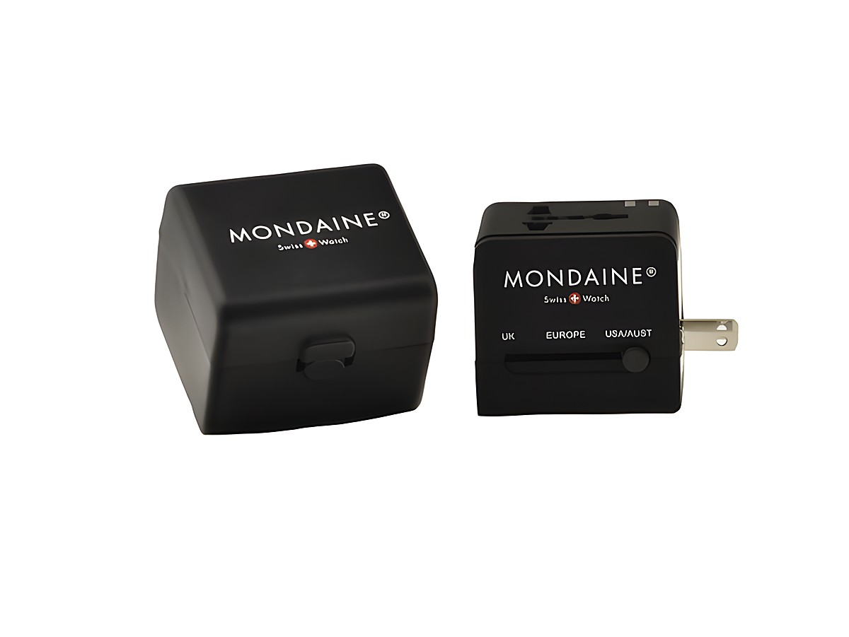 Reisestecker Adapter von Mondaine in schwarzer Ausführung, geeignet für UK, Europa und USA/Australien, inklusive Aufbewahrungsbox, praktisches Accessoire für Reisen.
