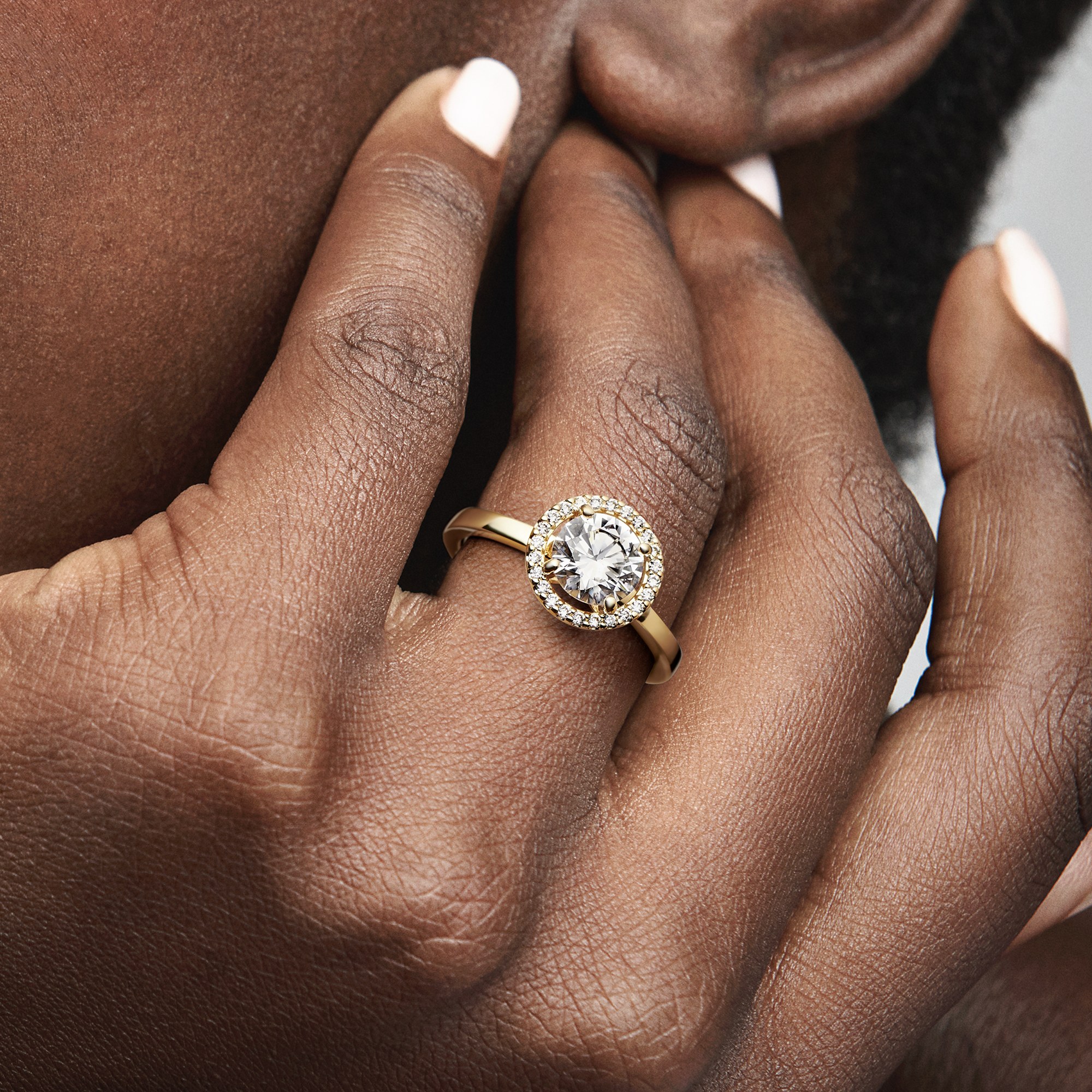 Pandora Funkelnder Runder Strahlenkranz Ring - Gelbgold-Vergoldung Zirkonia