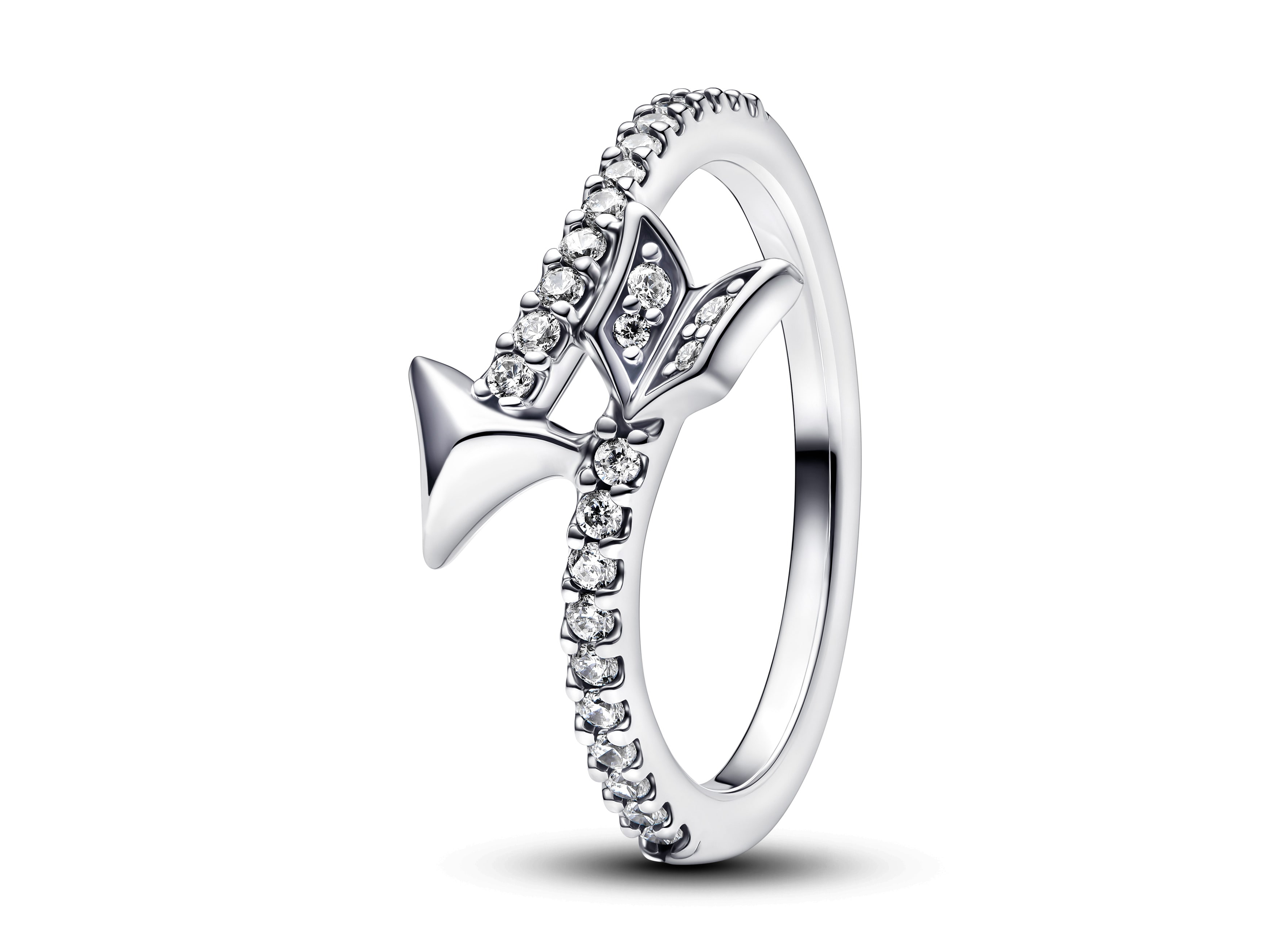 Eleganter silberner Ring von Pandora mit einem Pfeil-Design, verziert mit Zirkonia-Steinen. Größe 48, ideal als modisches Accessoire oder Geschenk. Neuheiten der Kollektion.