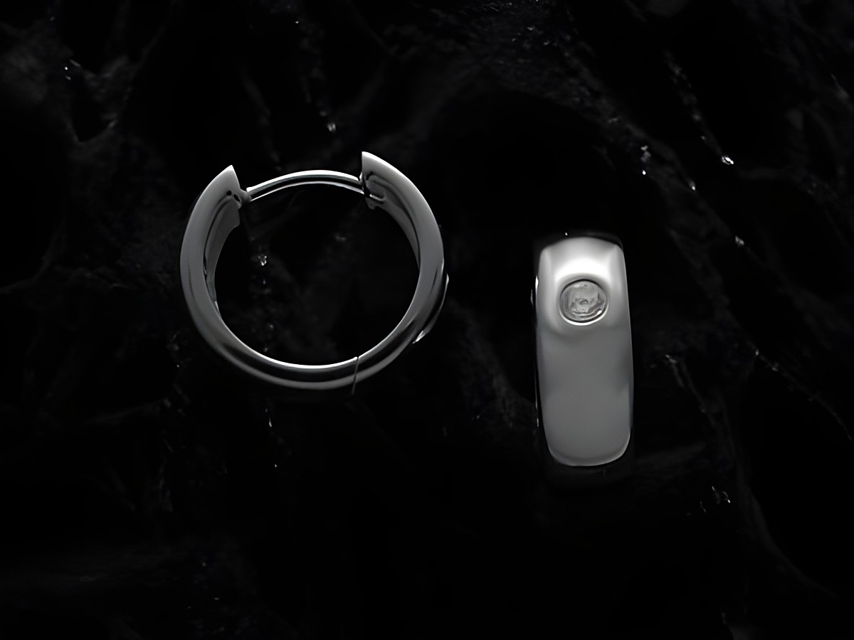 Elegante Creolen aus Sterling Silber mit einem Durchmesser von 1,4 cm, poliert und verziert mit Zirkonia, Hersteller Juwelier Harnisch, geeignet für Ohren bis 15 mm.