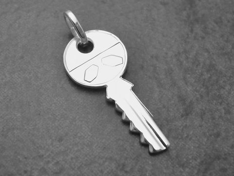 38956-0 Schlüssel Anhänger aus Sterling Silber, symbolisch gestaltet, hergestellt von Juwelier Harnisch, zeigt eine elegante Schlüsselform, ideal für individuelle Akzente oder als Geschenk.