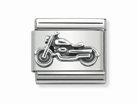 Vintage Motorrad aus oxidiertem Silber von Nomination. Detaillierte Darstellung eines klassischen Motorrads auf einem eleganten Anhänger. Ideal für Liebhaber von Motorrädern.
