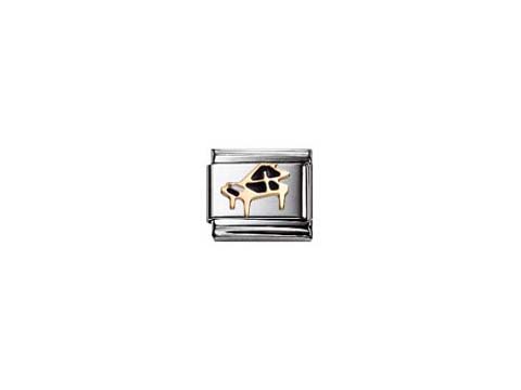 Ein elegantes, emailliertes Charm in Form eines Klaviers in Schwarz und Gold auf silbernem Hintergrund, hergestellt von Nomination, ideal für Musikliebhaber.