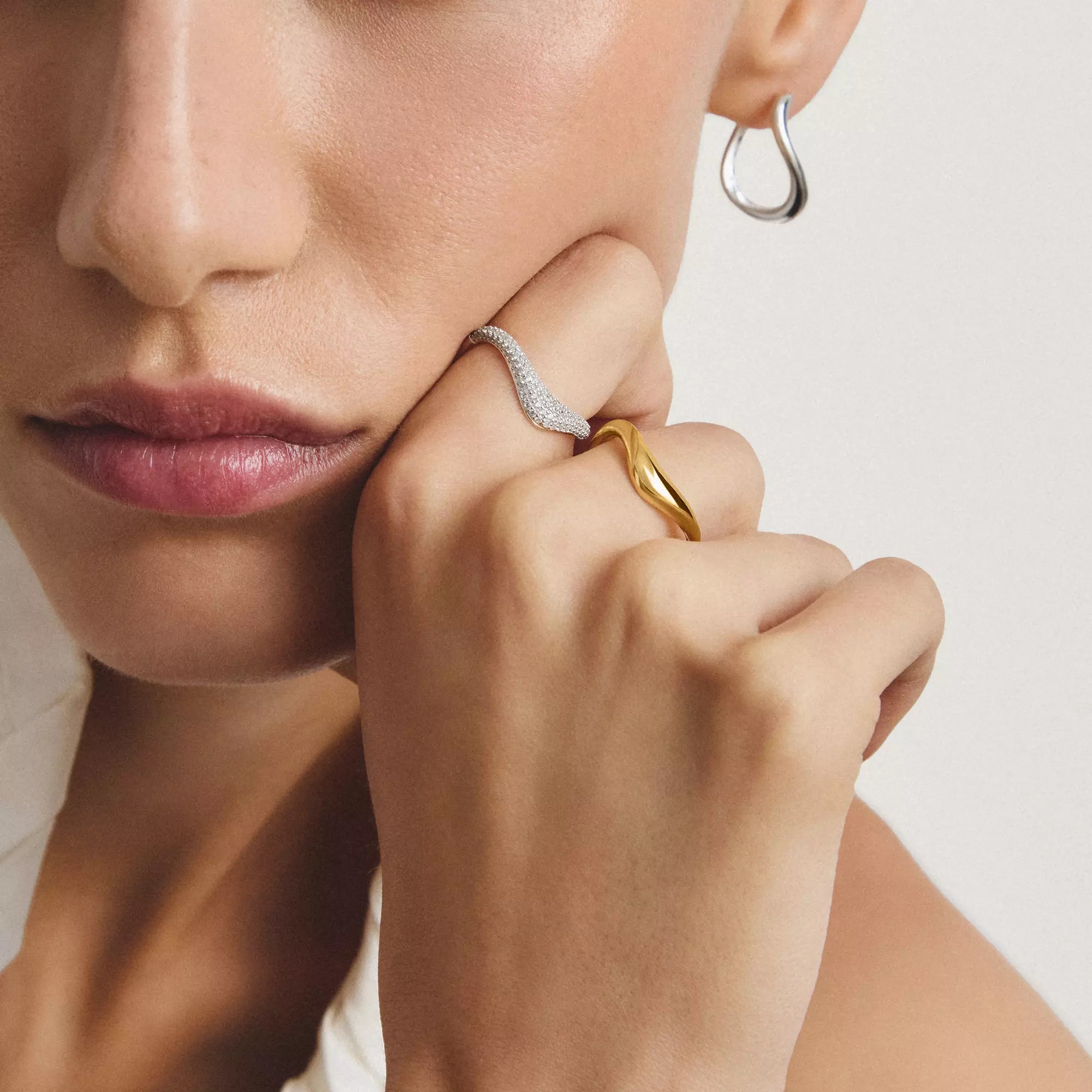 Thomas Sabo Ring in Wellenform mit weißem Zirkonia – Silber – Ansicht 3