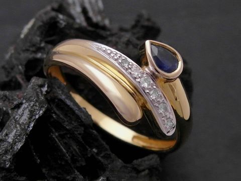 Gold Ring - zauberhaft - Gold 585 bicolor - Safir + Brillant - Goldring Gr. 55,5, Hersteller: Juwelier Harnisch, bis Gr. 56/18.