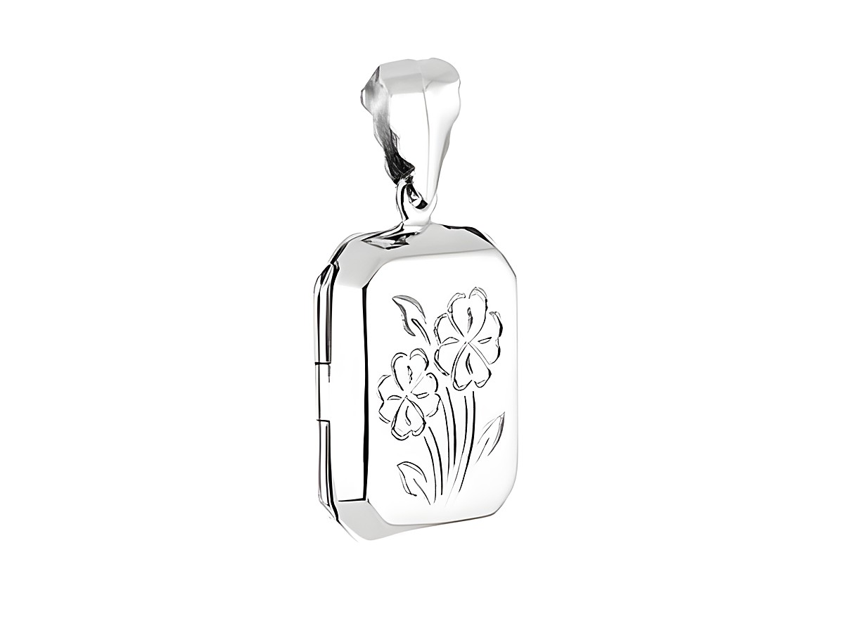 Medaillon in achteckiger Form aus Silber, verziert mit einer blumenähnlichen Gravur, Hersteller Juwelier Harnisch, eignet sich perfekt als elegantes Schmuckstück.