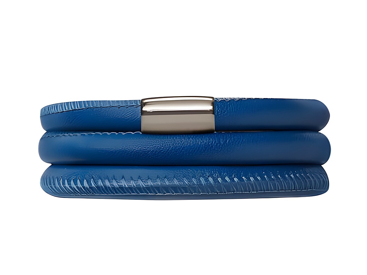 Endless Lederarmband in Blau mit dreifach gewickeltem Design und Edelstahlverschluss in Silber, Modellnummer 12116-54 cm, ideal für stilvolle Akzente.